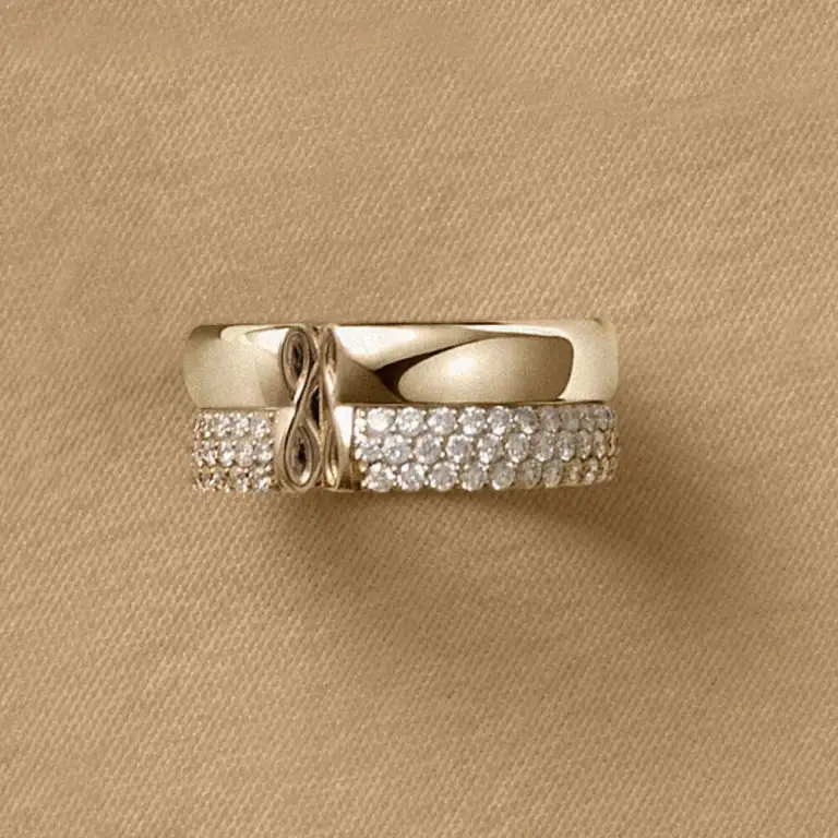 Odyssera ring in yellow gold with pavé diamonds